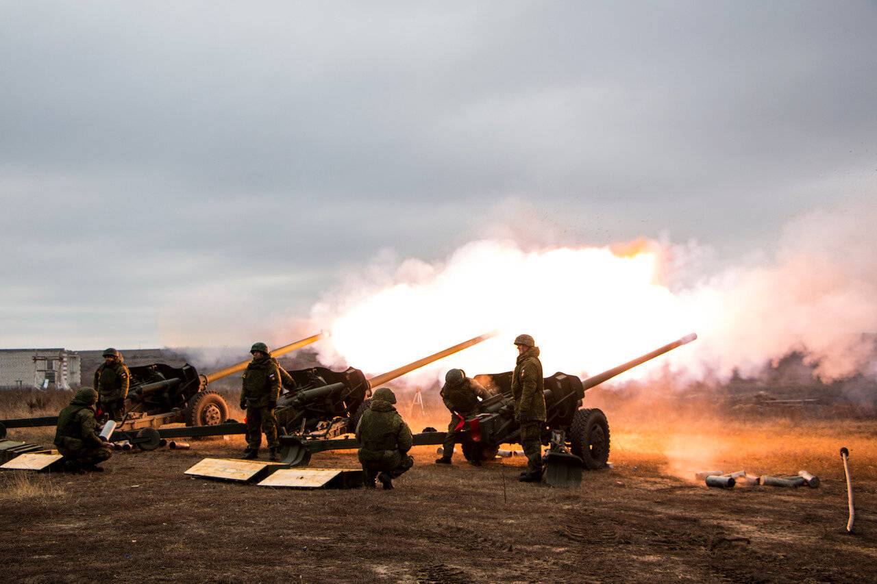Гаубица 152мм полигон. Войска тяжелой артиллерии. Войска тяжелой артиллерии. Гаубица современная. Гаубица мста б выстрел.