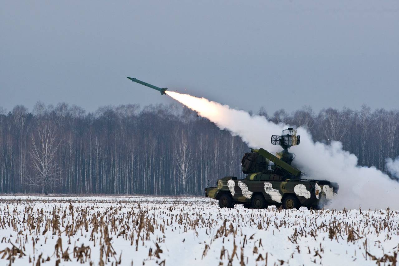 Комплекс оборона. Пуск ракеты бук м1. Бук-м2 выстрел. Оса ЗРК ПВО. Полигон ПВО Телемба.